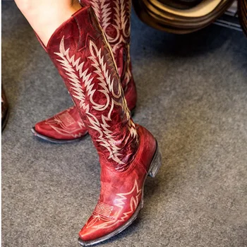 Каубойски ботуши с бродерия, новост 2023 г., дамски ботуши до коляното, дамски обувки на нисък ток, каубойски ботуши в западен стил, без закопчалка с квадратни пръсти