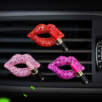 Скоба за парфюми в колата, креативни аксесоари за интериора на колата, Декорация във формата на червени устни с диаманти, Скоба за ароматерапия на изхода на автомобилен климатик